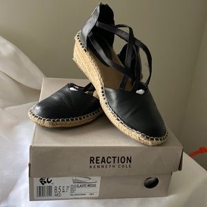 Kenneth Cole Reaction. Women. Size 8 1/2. Black wedge shoe
